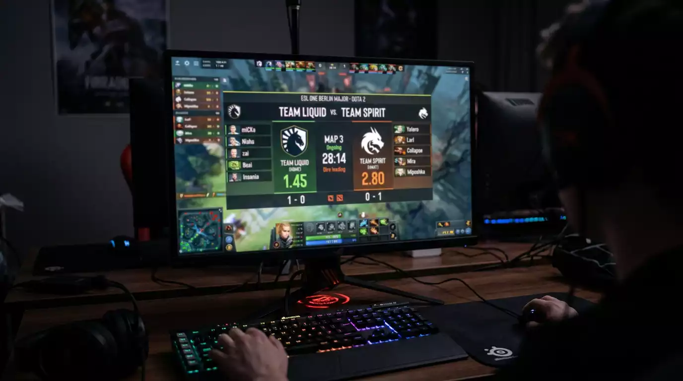 Pantalla de cuotas moneyline en una partida de Dota 2 con probabilidades implícitas calculadas